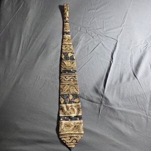 Luxury Paisley Silk Tie in Gold and Black